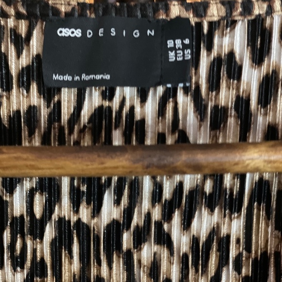 NWT! women's ASOS DESIGN plisse frill wrap mini dress leopard - Picture 10 of 10